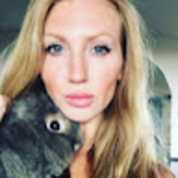 Meet your Posher, Hayley - Picture 1 of 1